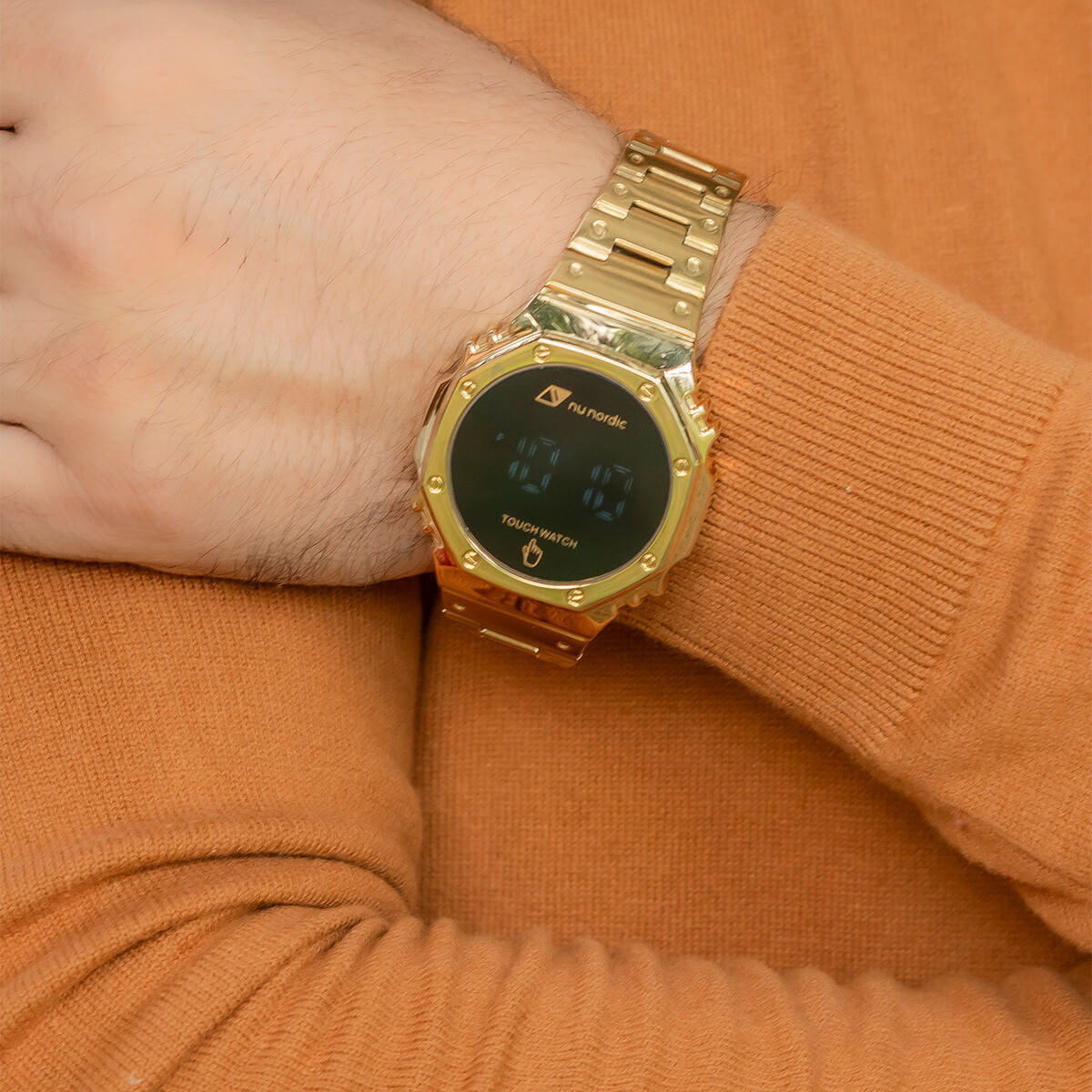 Reloj Nu Nordic Digital Caja Octagonal Extensible Metal Dorado