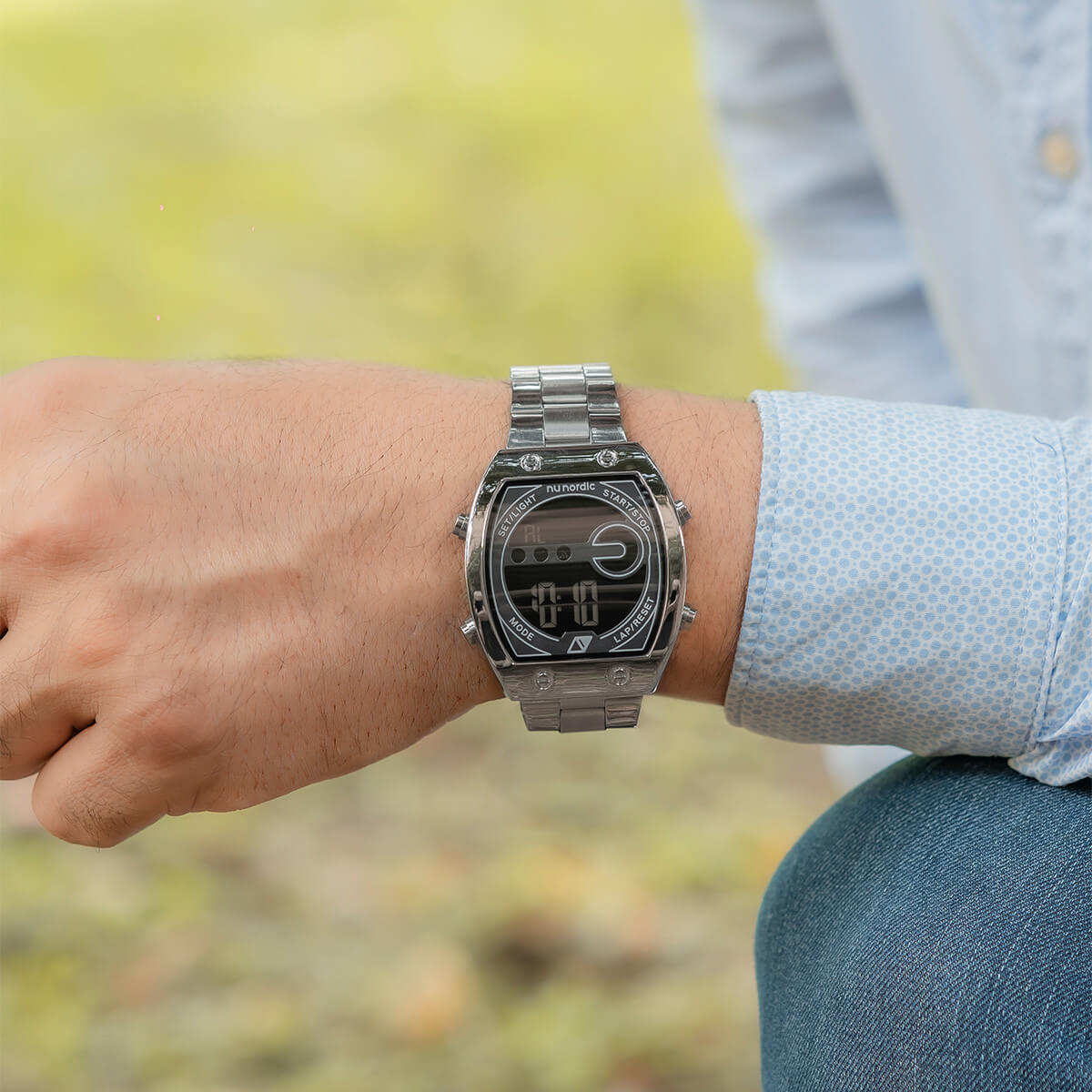 Reloj Digital Nu Nordic Extensible de Acero Inoxidable con Broche